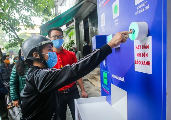Thêm cây 'ATM thực phẩm miễn phí' cho người khó khăn tại Hà Nội ảnh 8