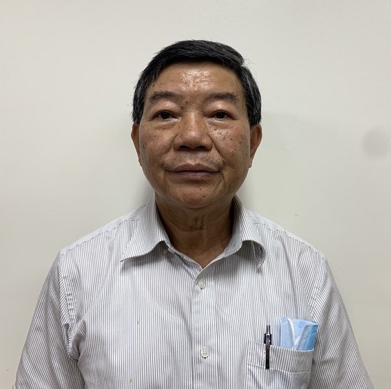 Khởi tố, tạm giam cựu Giám đốc Bệnh viện Bạch Mai ảnh 1