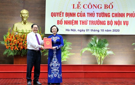 Tân Thứ trưởng Bộ Nội vụ Phạm Thị Thanh Trà nói sẽ nỗ lực phấn đấu để hoàn thành mọi nhiệm vụ ảnh 1