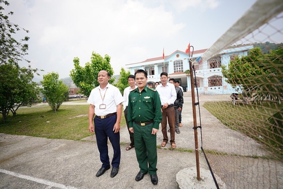Băng hàng chục cây số đường rừng để học Nghị quyết của Đảng ảnh 1