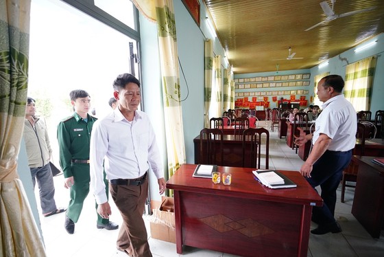 Băng hàng chục cây số đường rừng để học Nghị quyết của Đảng ảnh 3