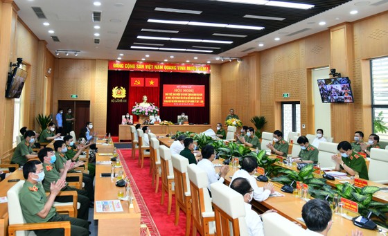 Lực lượng công an triển khai quết liệt bảo vệ tuyệt đối an ninh, an toàn ngày bầu cử ảnh 1