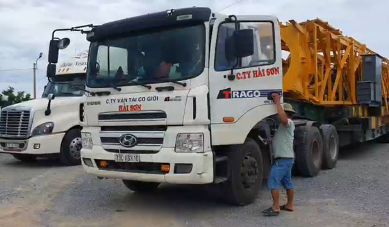 Phát hiện nhiều xe chở quá tải, mất an toàn giao thông ảnh 1