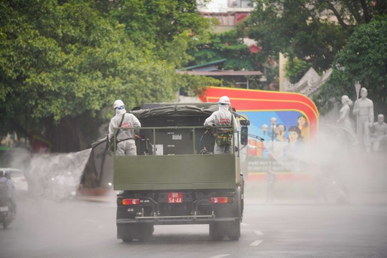 15 xe đặc chủng phun khử khuẩn tại 3 quận nội thành Hà Nội ảnh 23