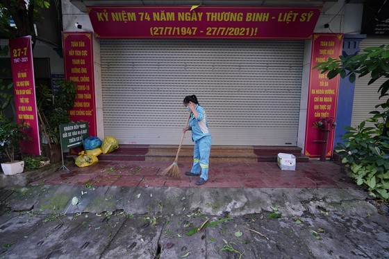 Nữ công nhân góp tiền mua rau giúp người khó khăn ảnh 17