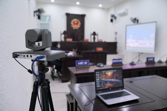 Hình ảnh phiên tòa xét xử trực tuyến được truyền trực tiếp tới 30 quận, huyện tại Hà Nội ảnh 5