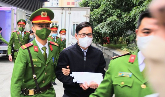 Ông Nguyễn Đức Chung hầu tòa trong vụ giúp Nhật Cường trúng gói thầu số hóa ảnh 1