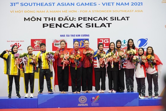 Nức lòng tấm huy chương vàng đồng đội nữ Pencak Silat của Việt Nam ảnh 3