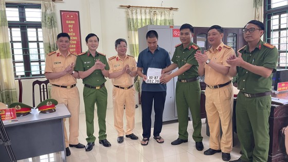 Từ 21-5, người dân đăng ký xe máy, xe ô tô tại cấp xã, phường và huyện, quận