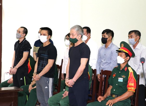 Đề nghị phạt 2 cựu Tư lệnh Bộ Tư lệnh Vùng Cảnh sát biển từ 15-17 năm tù ảnh 1