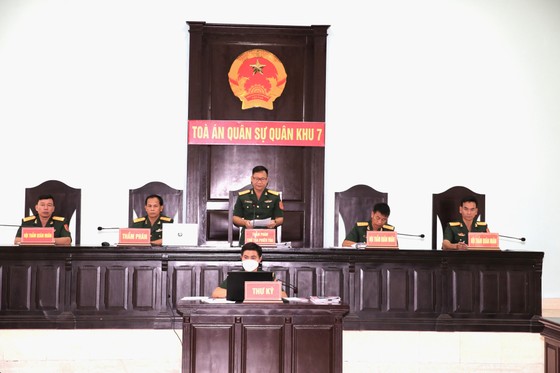 Tòa án Quân sự tuyên án 14 bị cáo trong đường dân buôn lậu gần 200 triệu lít xăng ảnh 1