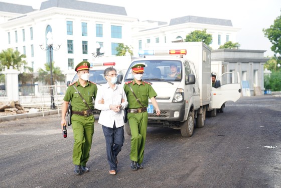 Cựu Bí thư Tỉnh ủy Trần Văn Nam hầu tòa do vi phạm quản lý tài sản Nhà nước ảnh 3