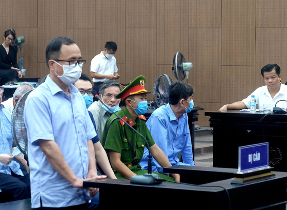 Cựu Bí thư Tỉnh ủy Bình Dương Trần Văn Nam nói lời ân hận trước khi tòa tuyên án ảnh 1