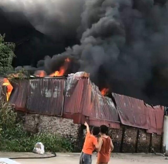 Khởi tố vụ án cháy xưởng chăn ga ở Thanh Oai khiến 3 mẹ con tử vong ảnh 1