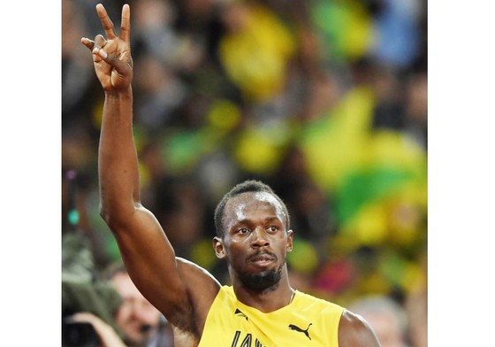 Usain Bolt kính cẩn chào khán giả hâm mộ