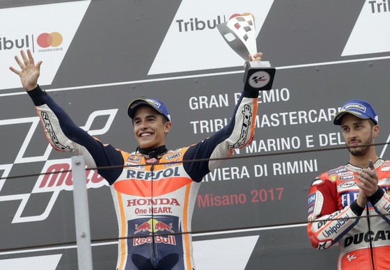 Đăng quang ở San Marino, Marquez vượt mặt Dovizioso ảnh 1