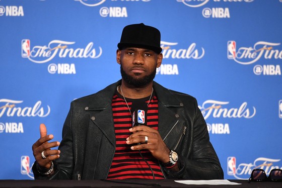 ESPN công bố 10 cầu thủ NBA xuất sắc nhất mùa trước ảnh 2