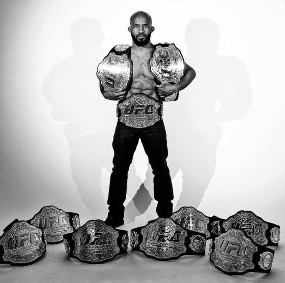 Đấu trường UFC: Johnson “quyền năng” và con số 11 huyền diệu ảnh 1