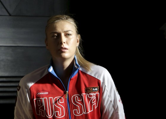 Maria Sharapova trong màu áo tuyển Nga ở Fed Cup