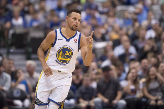 Stephen Curry đưa Warriors giành trận thắng thứ 2