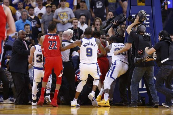 Green và Beal choảng nhau trong trận Warriors thắng Wizards ảnh 2