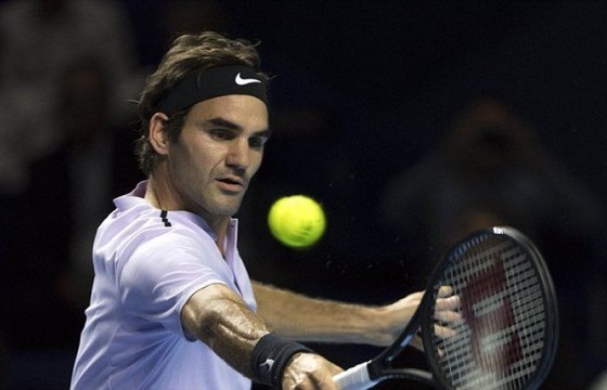 Roger Federer lọt vào bán kết ở Basel