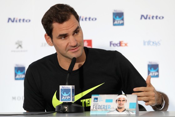 Roger Federer trong buổi họp báo trước giải