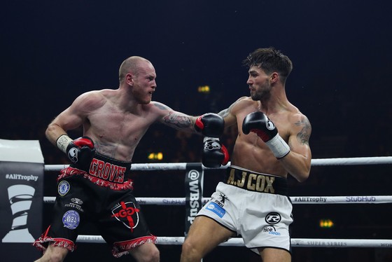 George Groves (trái) trong trận thắng Jamie Cox