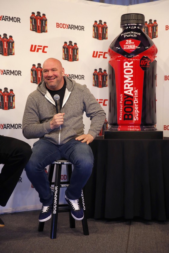Đấu trường võ tự do: Chủ tịch UFC dọa tước đai của McGregor ảnh 1
