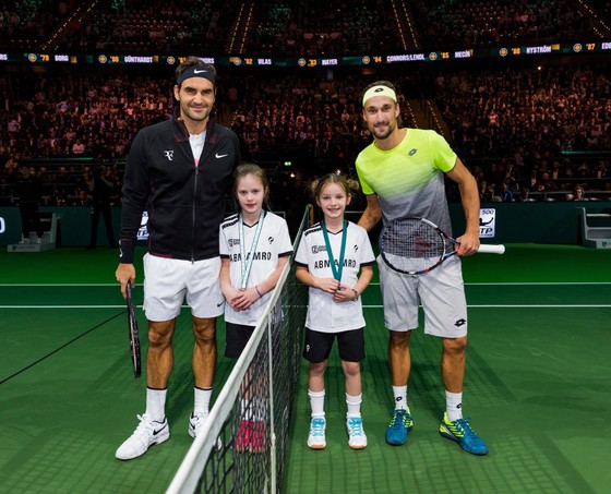 Rotterdam Open 2018: Wawrinka thua sốc tay vợt hạng 259 thế giới, Federer thảnh thơi ảnh 2