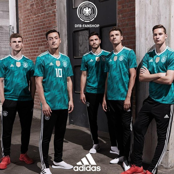 World Cup 2018: Áo đấu mới rực rỡ sắc màu! ảnh 3