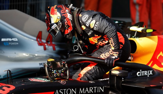 Đua xe F1: Ricciardo lên ngôi ở Shanghai, Verstappen lại sắm vai “Mad Max” ảnh 3