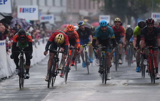Xe đạp: Astana thắng tiếp ở Tour of the Alpes, Froome chỉ về đích thứ 4 ảnh 3