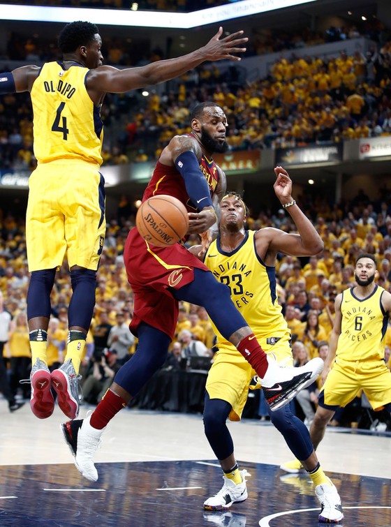 NBA 2017-2018: Oladipo giúp Pacers thắng dễ, Cavs phải đấu trận thứ 7 ảnh 1