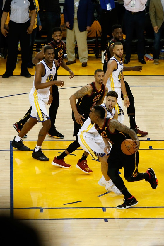 Chung kết NBA: Ghi 51 điểm, James “gánh team” vẫn thua “Vua ghi 3 điểm” Curry ảnh 1