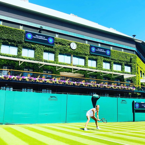 Khoảnh khắc cuối tuần: Federer chơi đùa với 2 con trai sinh đôi, Wozniacki lên ngôi ở Eastbourne ảnh 15