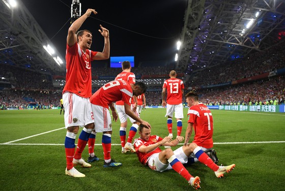 Sbornaya ăn mừng bàn thắng trong trận đấu với Croatia