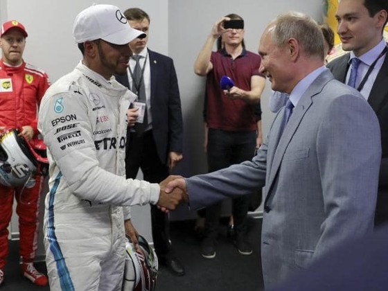 Đua xe F1: Sau ngôi vô địch ở Sochi, Hamilton đề xuất… đảo chiều đường đua ảnh 1