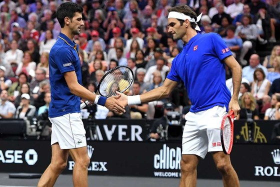Novak Djokovic và Roger Federer ở Laver Cup