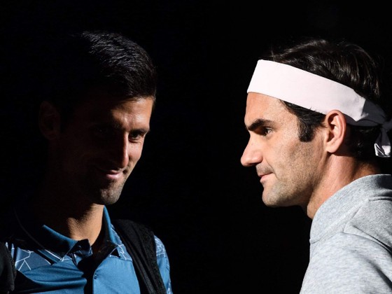 Federer (phải) tái ngộ Djokovic