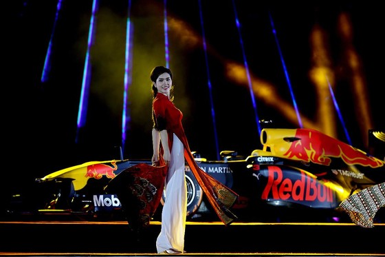 Đua xe F1 đến Việt Nam: Cơ hội gặp Hamilton, Vettel rất gần ảnh 10