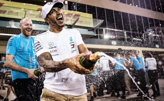 Đua xe F1: Hamilton kết thúc mùa giải bằng chiến thắng thứ 11 ảnh 2