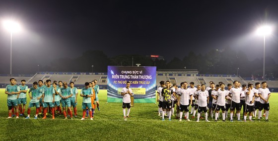FC Thủ Đô - FC Kiến trúc sư: Trận cầu thiện nguyện nghĩa tình hướng về miền Trung thương yêu ảnh 2