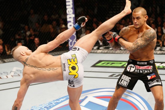 McGregor tung một cú đá vào mặt Poirier ở sự kiện UFC 178 hồi năm 2014