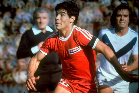 Huyền thoại bóng đá Diego Maradona: Những khoảnh khắc đáng nhớ trong sự nghiệp đầy rẫy sắc màu ảnh 1