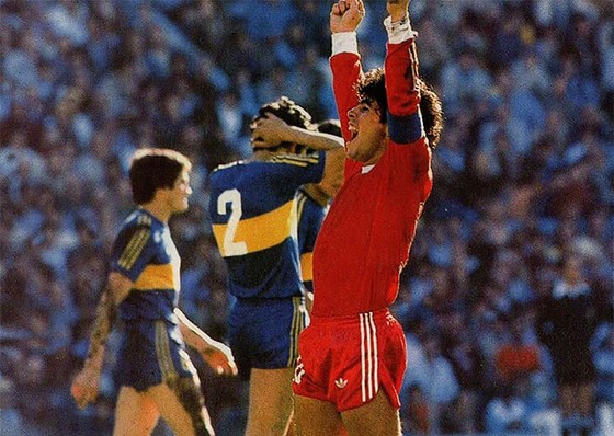 Huyền thoại bóng đá Diego Maradona: Những khoảnh khắc đáng nhớ trong sự nghiệp đầy rẫy sắc màu ảnh 3
