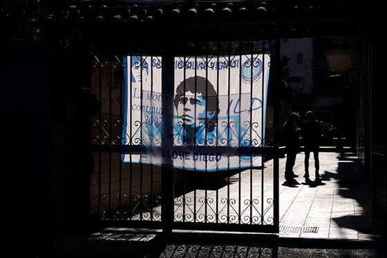 Thành Naples và CLB Napoli tiễn đưa Diego Maradona bằng sự kiện tưởng niệm đầy xúc động ảnh 2