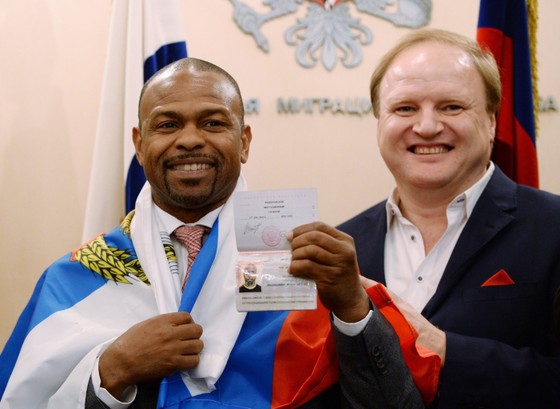 Đối thủ của Mike “thép” Tyson - Roy Jones: Ở Nga tôi vẫn chỉ là Roy Jones của thập niên 90, họ rất yêu mến tôi ảnh 1