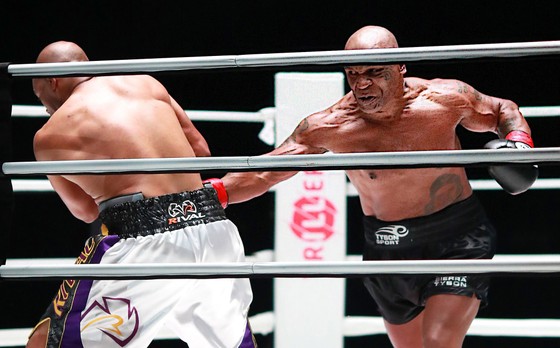 Trận Tyson vs Jones thu về 50 triệu USD tiền PPV