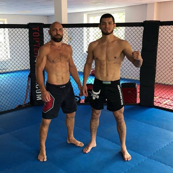 Makhmud Muradov: Ngôi sao mới nổi của UFC có thể hình 8 múi, là bạn thân của “Money” Mayweather ảnh 2